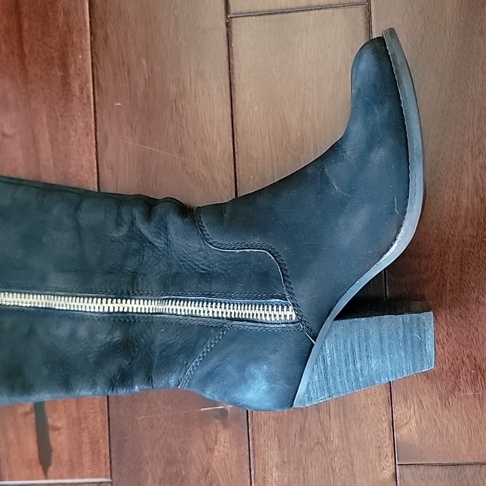 Boots - Picture 5 of 9